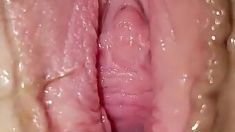 Grote Borsten Vrouw Geniet Van Fisting En Hole Stretching Na Seksuele Ontmoeting